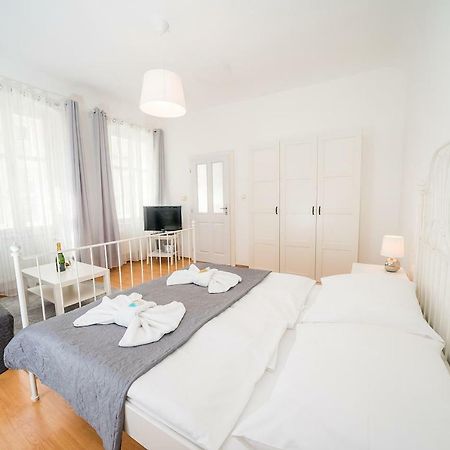 Apartments Pushkin Прага Экстерьер фото