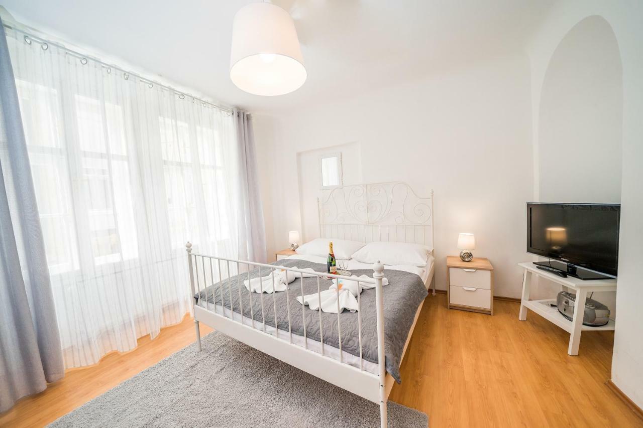 Apartments Pushkin Прага Экстерьер фото