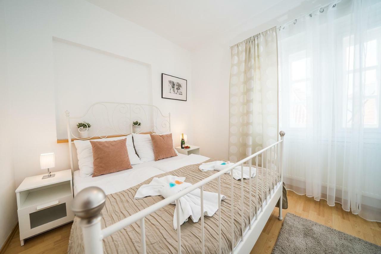 Apartments Pushkin Прага Экстерьер фото